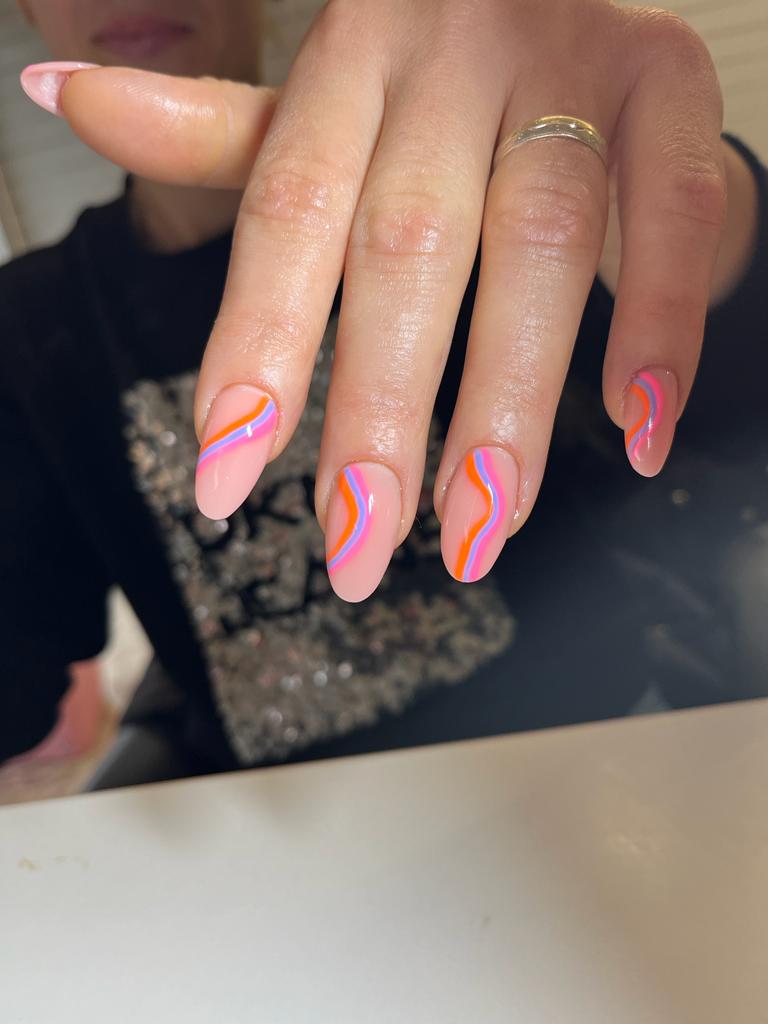 Unghie pink colorate